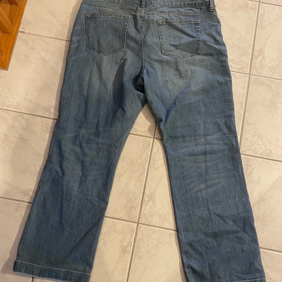 Gap fit long and lean flare jeans - light blue wash - size 16/33R - Picture 3 of 4